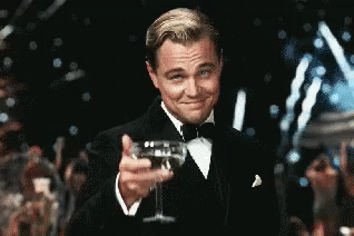 Gif animé pour le nouvel an avec Leonardo Di Caprio qui toasts 2023 avec un verre de prosecco